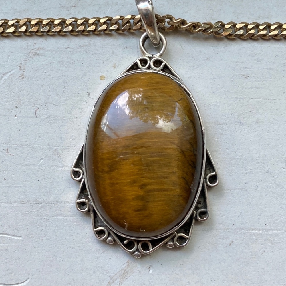 Tiger eye cabochon pendant set in sterling - Picture 2 of 12